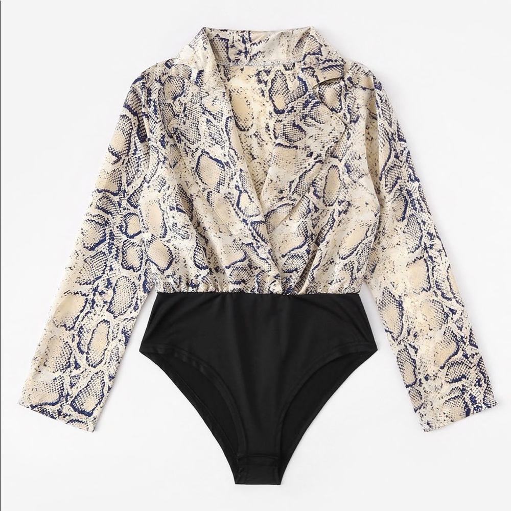 BRAND NEW Snake Print V-Neck Bodysuit (SIZE: M)